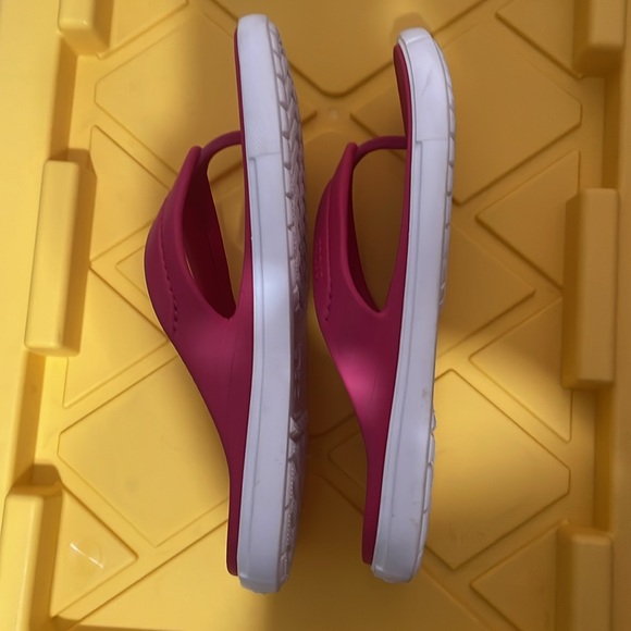 Pink Croc flip flops - Picture 2 of 6